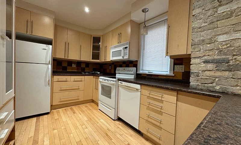 **4.5 Bed 2.5 Bath H...
