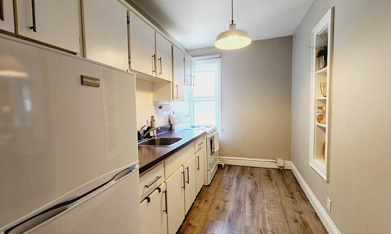 Fully Furnished 1 Be...