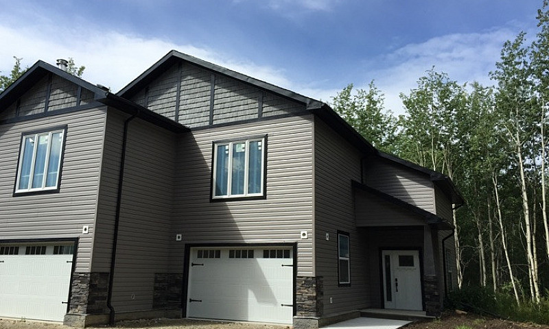 Acreage Home For Ren...