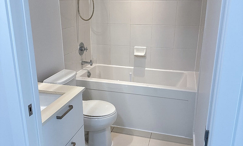 1-Bedroom + Den In Y...