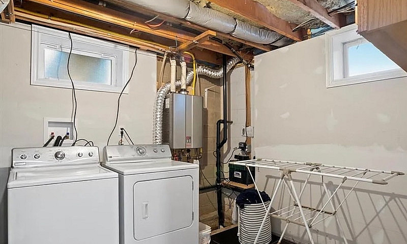 Fully Renovated 2-Be...