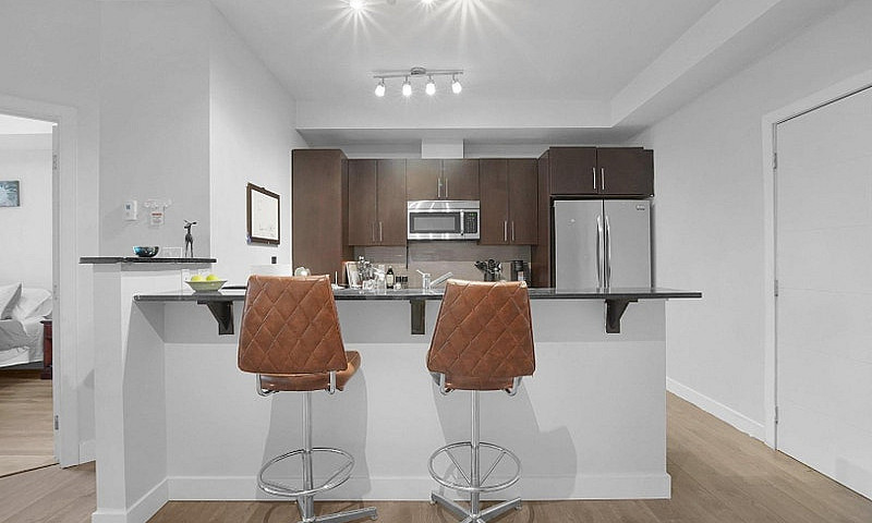 Luxury Condo Uofa 1 ...