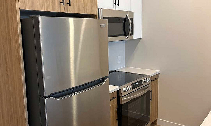 Sublet 3Bed+Den/Stor...