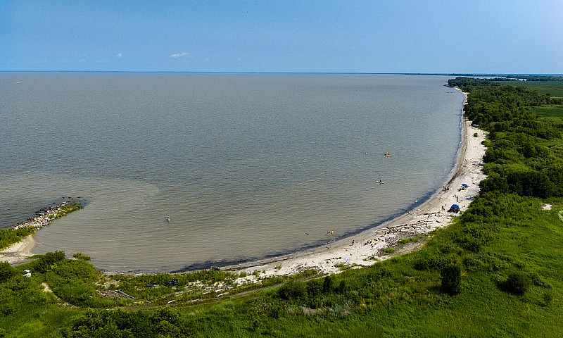Lake Winnipeg Buildi...