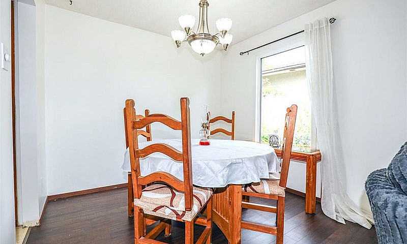 **3.5 Beds 2 Baths P...