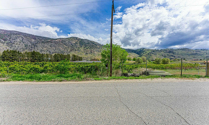 7479 45 St, Osoyoos,...