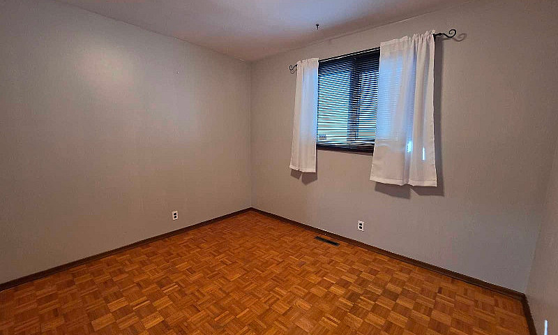3 Bedrooms House For...