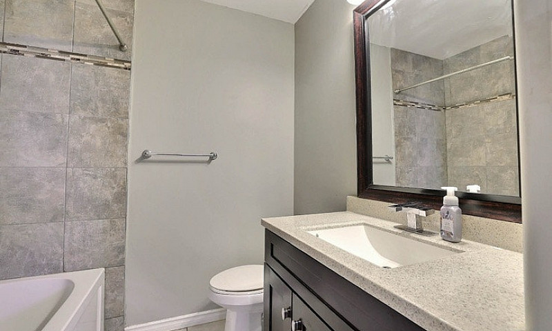 2 Bedroom Upper Leve...