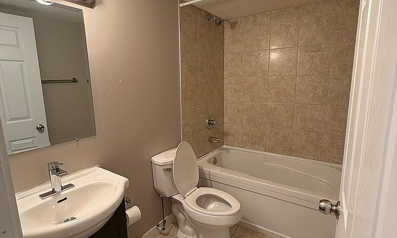 Spacious 2 Bedroom B...