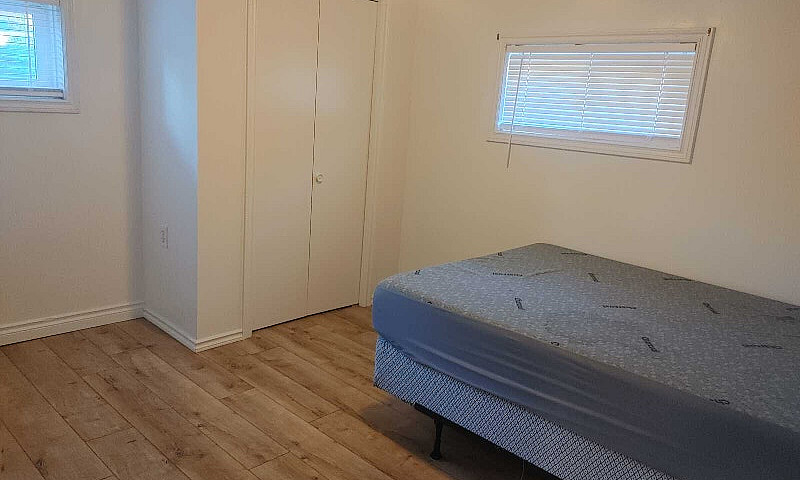 1 Bedroom Basement S...