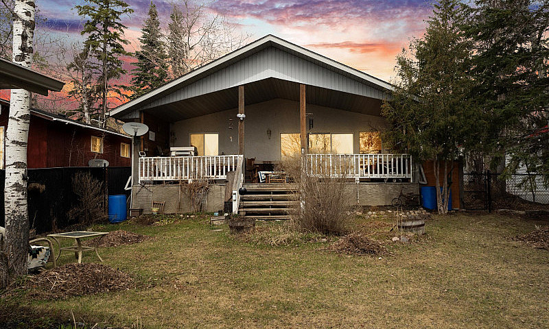 Lakeshore Retreat In...