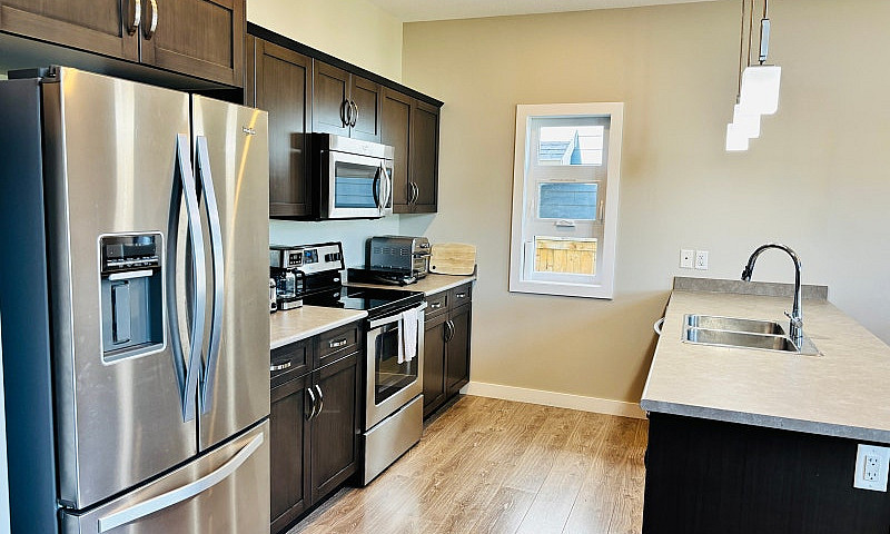 255 Eaton Crescent ...