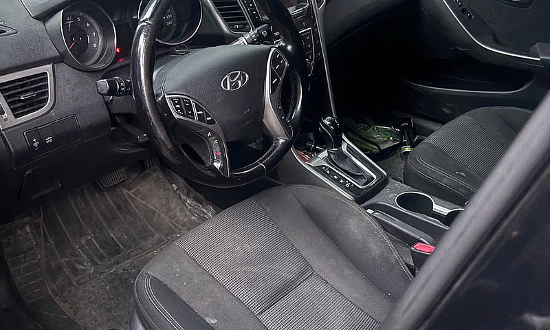 Hyundai Elantra Gt 2...