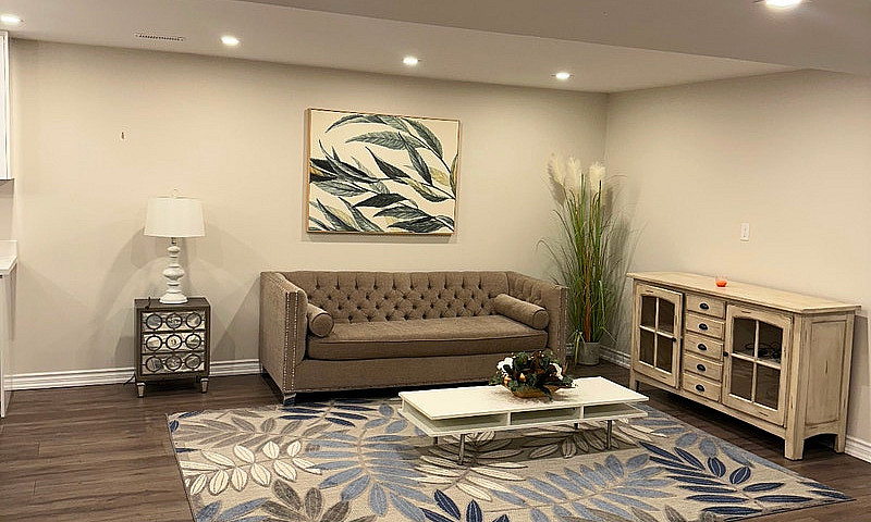 Luxury Modern One Be...