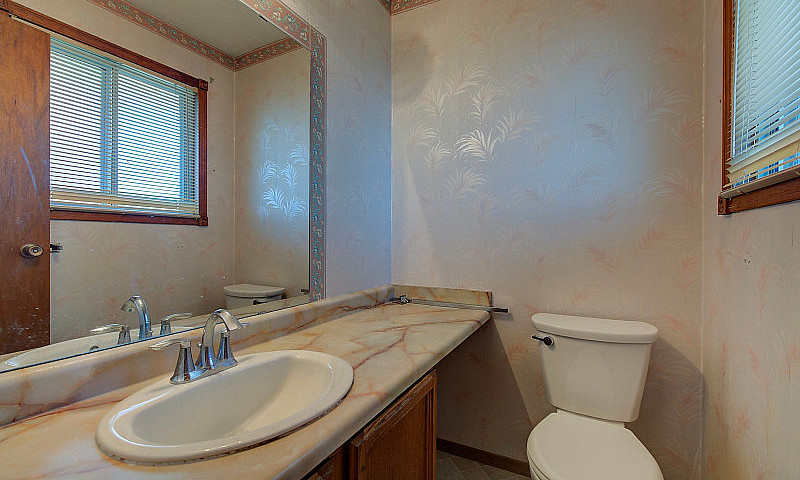 4 Bedroom Bi-Level O...