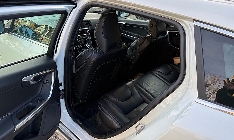 2015 Volvo V60 T5 Pr...