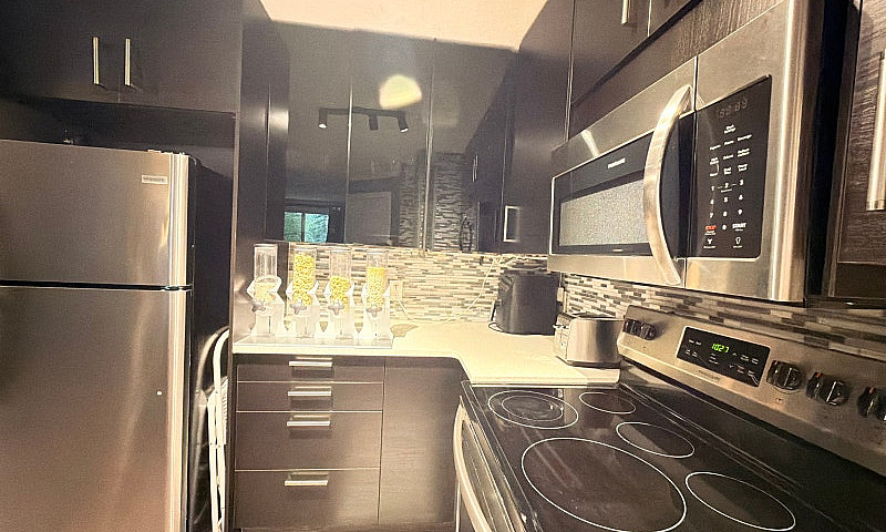 Fully Renovated 2 Be...