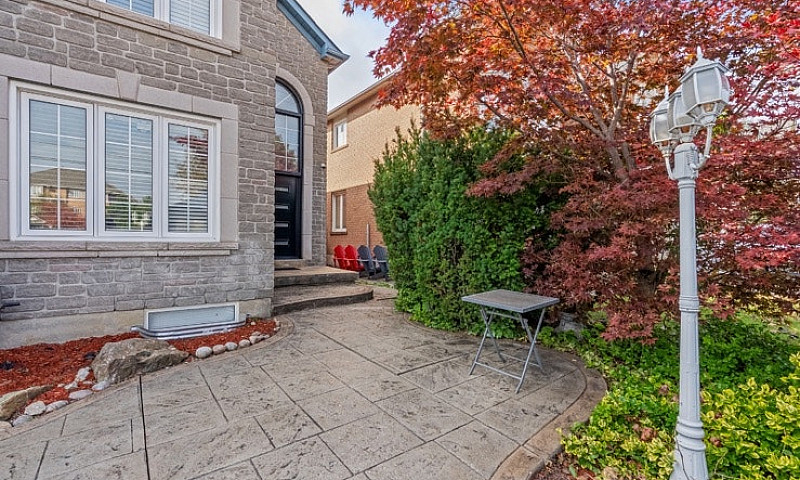 5054 Terry Fox Way -...
