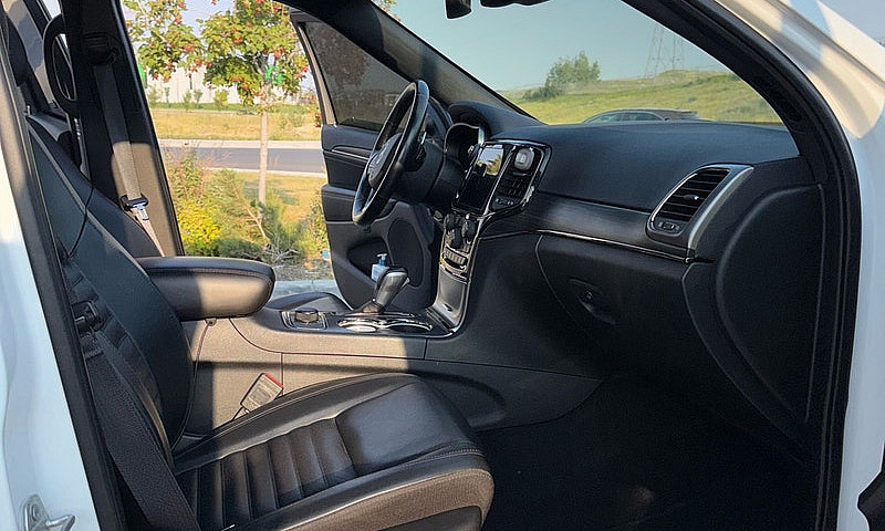  Jeep Grand Cherokee...