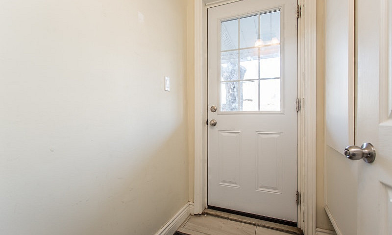 1 Bedroom Apt Just S...