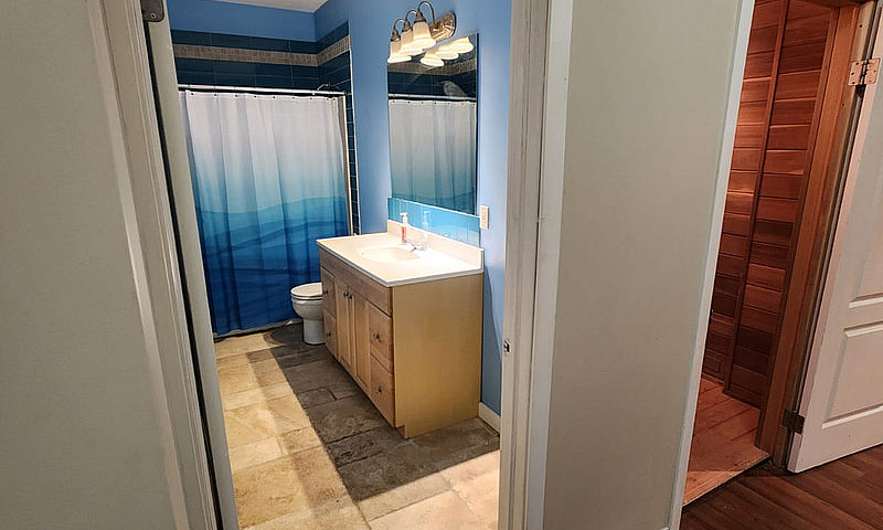 Spacious Walkout 2 B...
