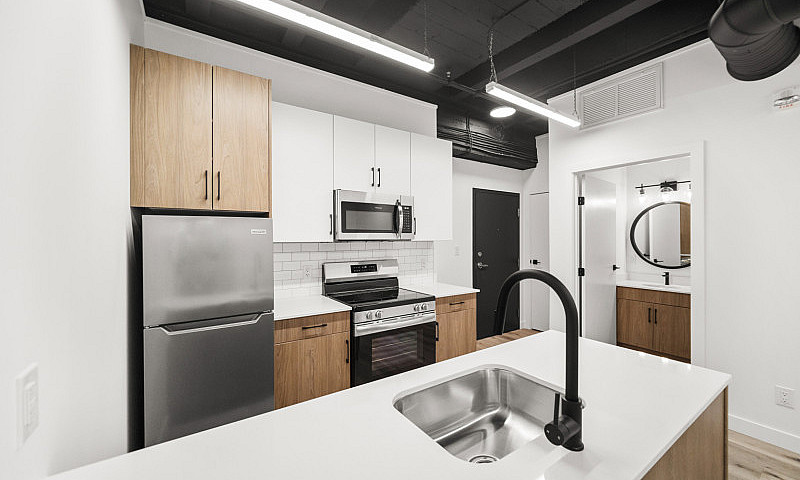 Luxury 1 Bedroom Apa...