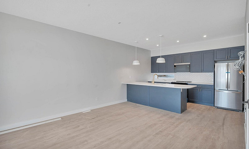 Stunning 3 Bedroom 2...