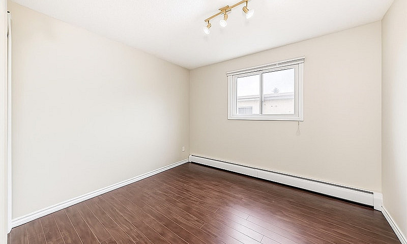 1-Bedrm Apartment In...