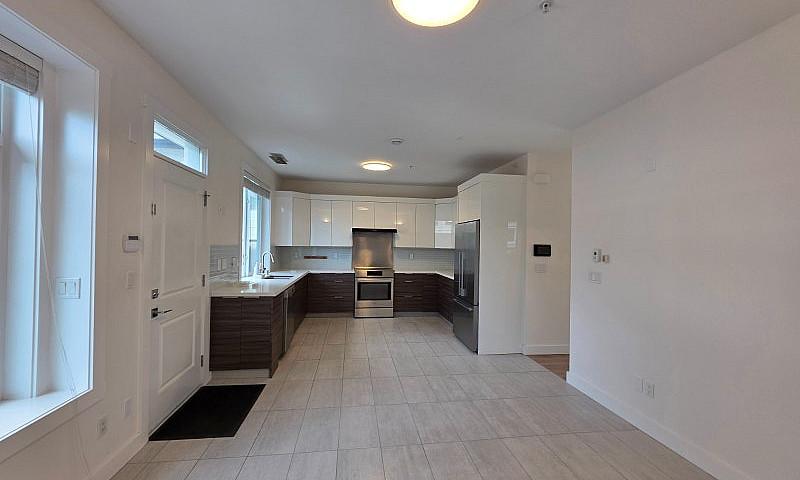 Luxury 2-Story Upper...