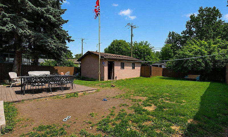 Updated Bungalow Acr...