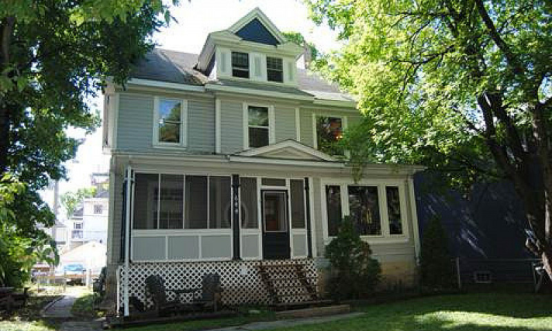 Large 2 Bedroom For ...
