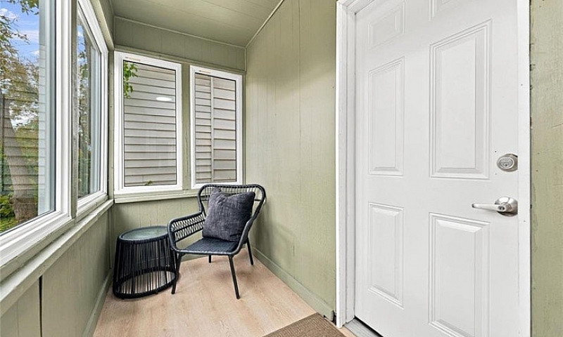 Fully Renovated 2 Be...