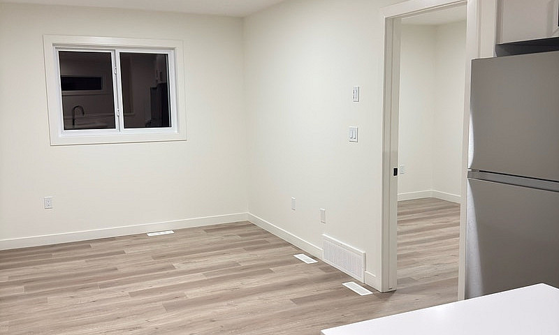 Private 1-Bedroom Su...