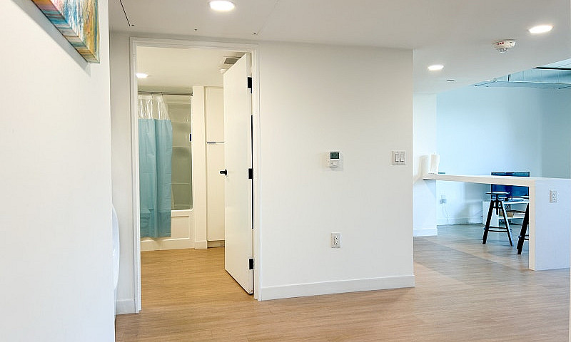 2 Bedroom Downtown A...