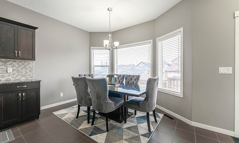 Bright 4-Bedroom Hom...