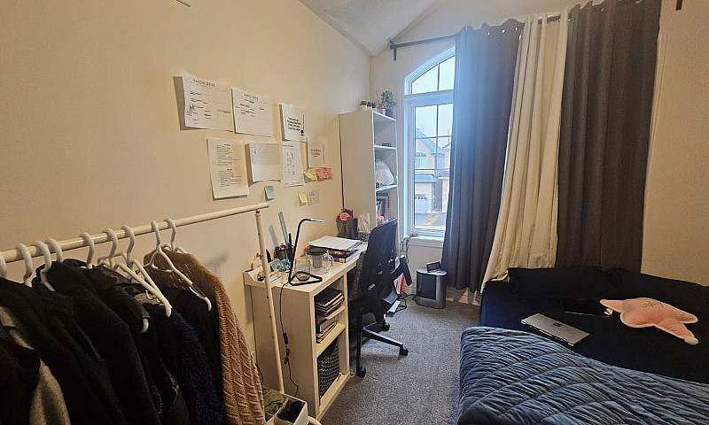 Private Room For Ren...