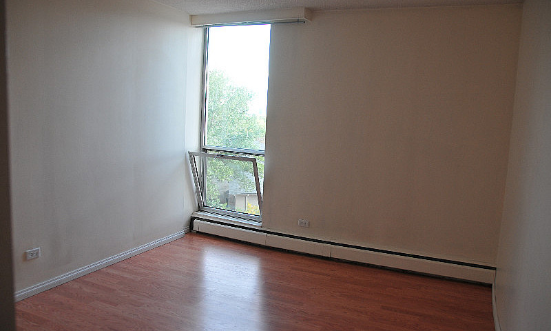 Condo For Sale -- Un...