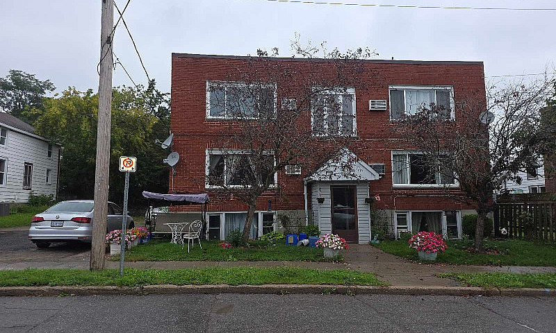 Large 2 Bedroom...