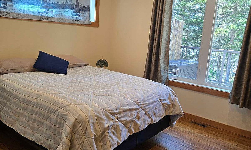 Prime Lakefront Cabi...