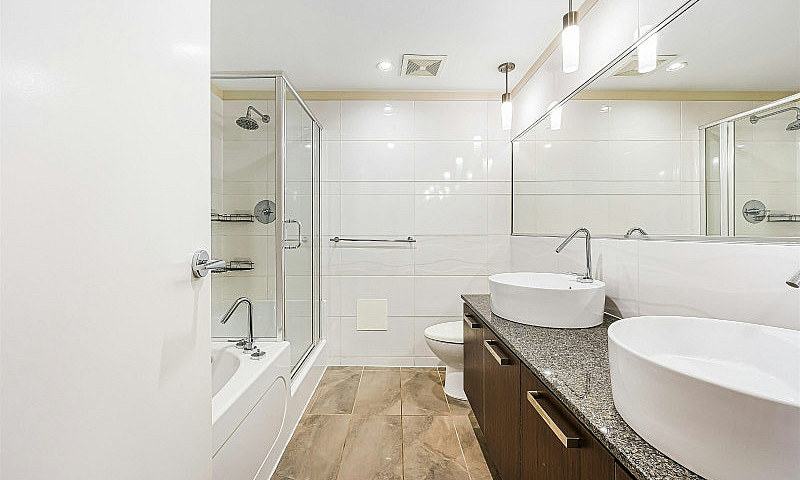 Spacious 2 Bed 2 Bat...