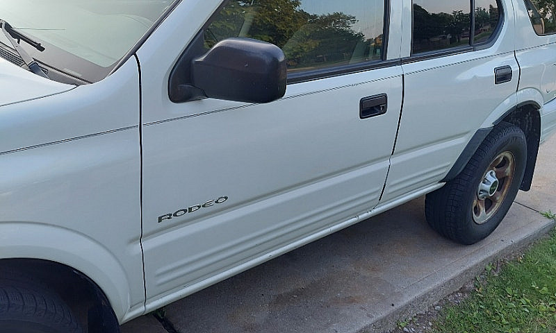 2004 Isuzu Rodeo...