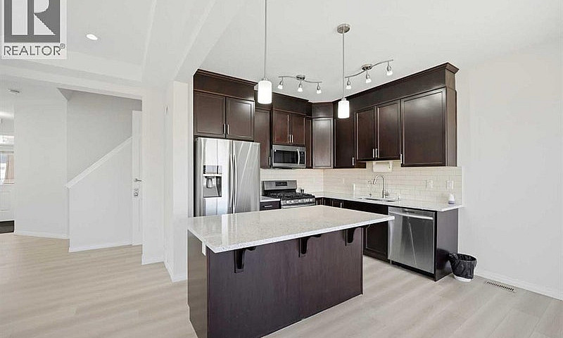 Detached House For S...