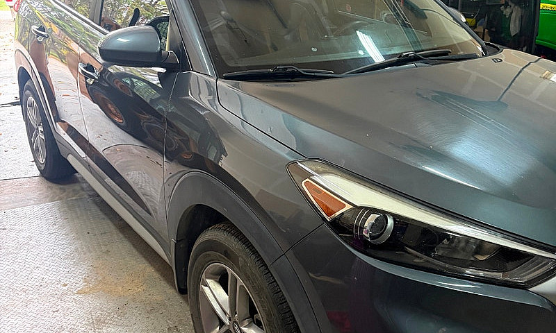 2017 Hyundai Tuscon...