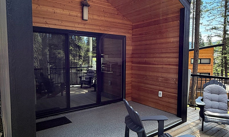 Seasonal Cabin On Le...