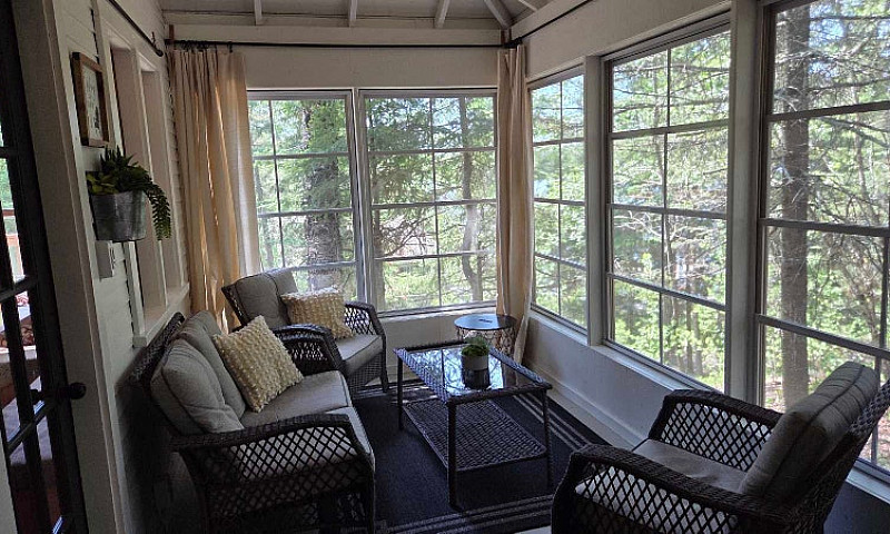 Cottage On Granite L...