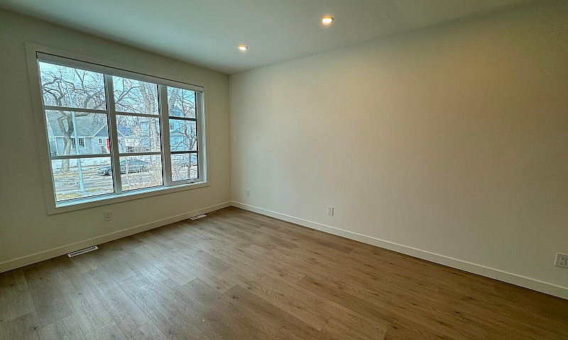 **3 Bed 2.5 Bath Dup...