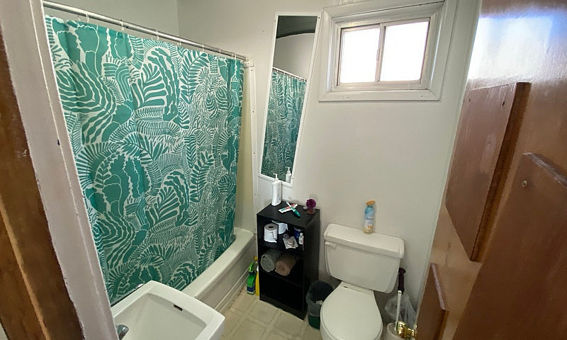 Suite For Rent In Tr...