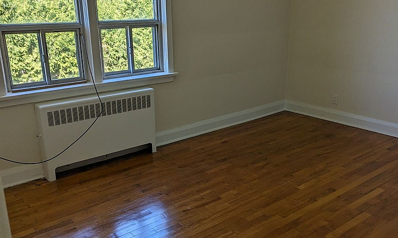 Large 1-Bed Apt For ...