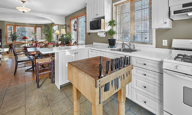 Garneau 2-Bed Main F...