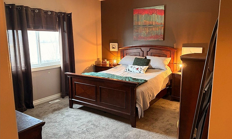 5 Bedroom Home In Su...